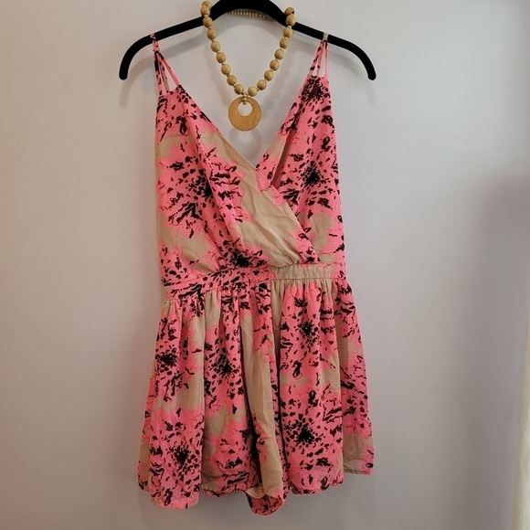 Jun & Ivy Floral Romper Size S - Picture 8 of 8